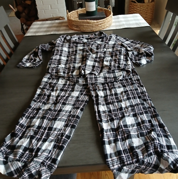 Victoria Secret Like New size Small - Picture 1 of 5